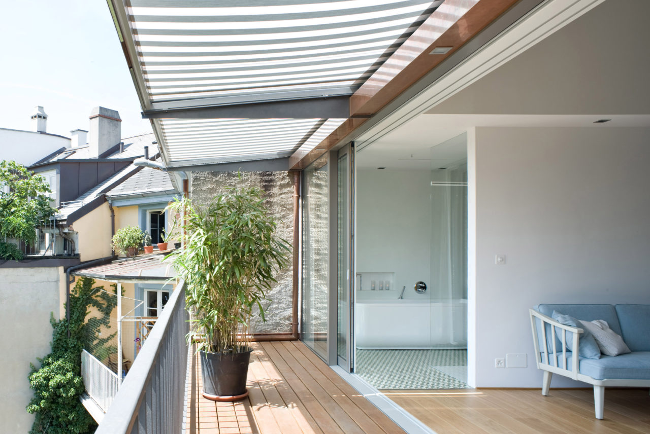 Neue Terrasse im Dachgeschoss nach Umbau und Ausbau von Architekturbüro Forsberg in Basel